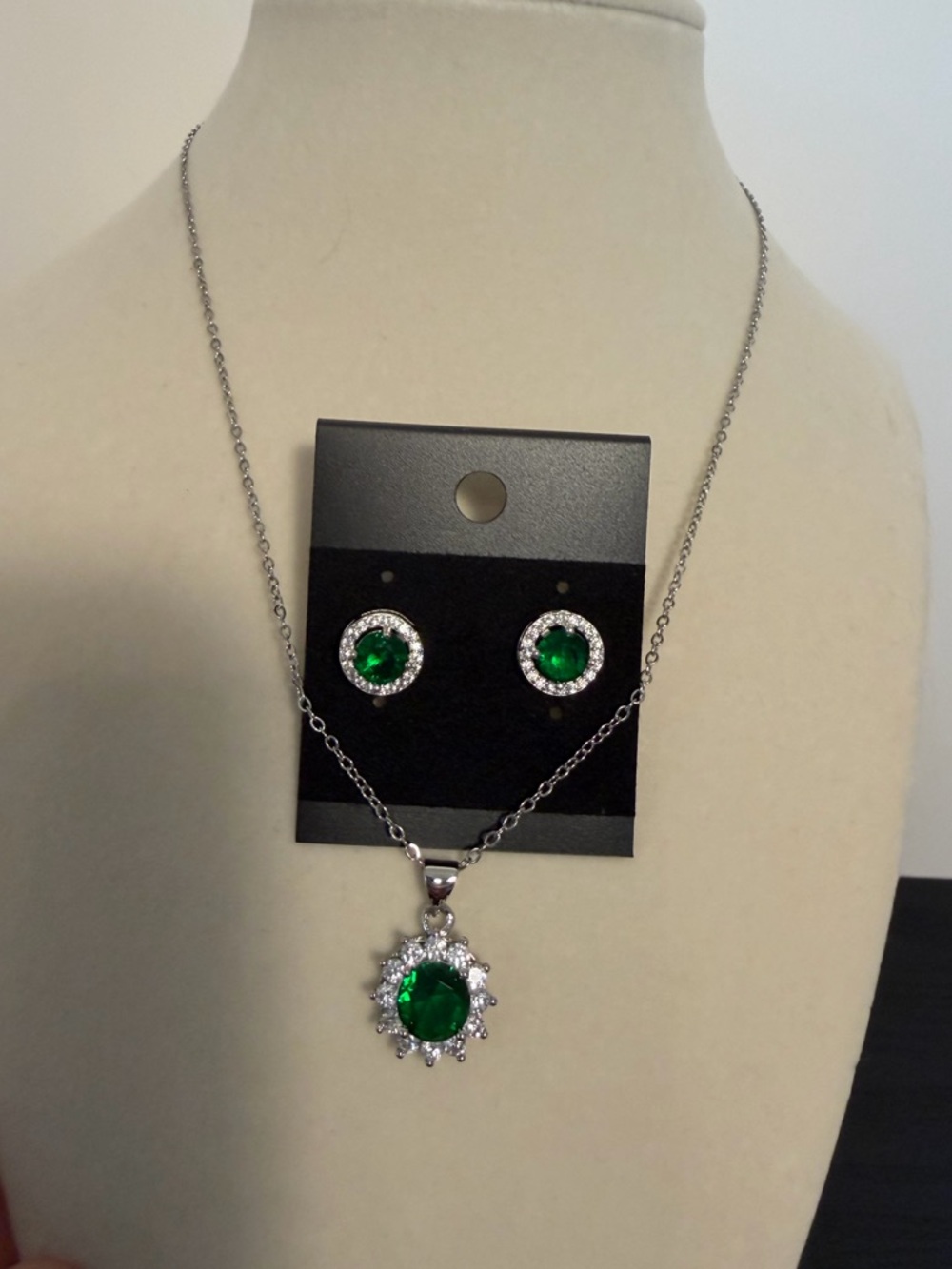 Emerald Halo Pendant Necklace and Stud Earrings Set - Green